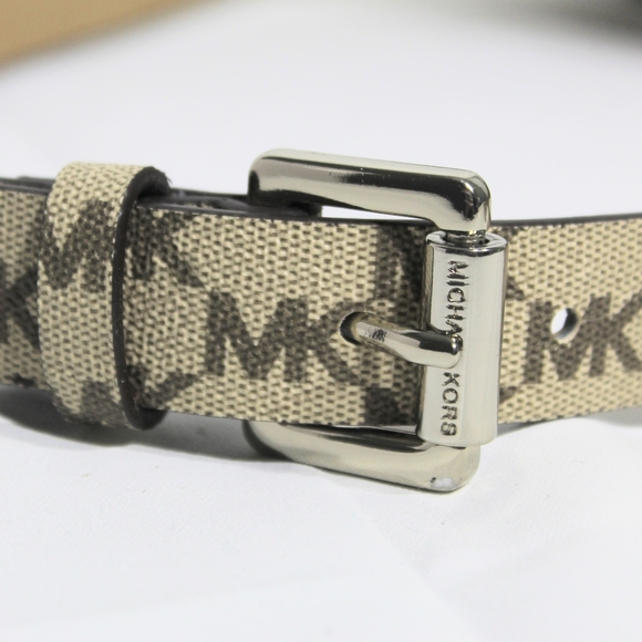 Michael Kors logo Belt bag, SM. EUC - Picture 15 of 16